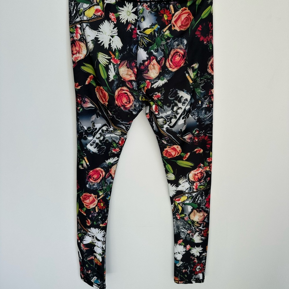 Floral Black Sleeveless Top - Picture 4 of 6